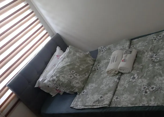 Trees Residences 1 Bedroom With Netflix And Bluetootth Karaoke Speaker With 2 Mini Microphone Manila