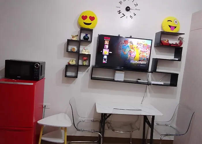 Trees Residences 1 Bedroom With Netflix And Bluetootth Karaoke Speaker With 2 Mini Microphone Manila