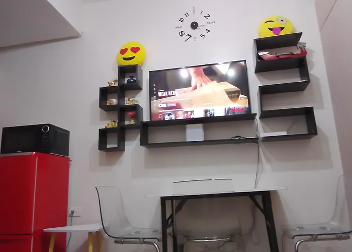Trees Residences 1 Bedroom With Netflix And Bluetootth Karaoke Speaker With 2 Mini Microphone Manila